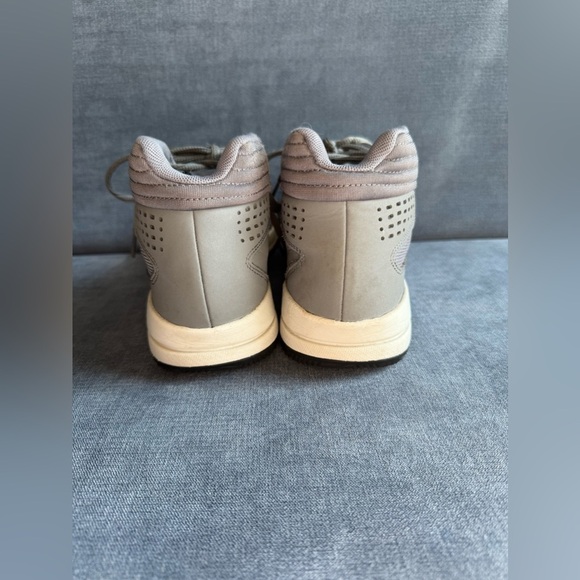 Under Armor Boys Basketball Shoes 6Y Gray Grade School Jet 2017 Lace Up High Top - Picture 4 of 7